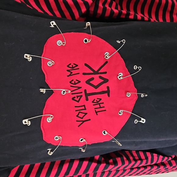 Social Collision You Give Me The Ick Safety Pin Top Juniors 3X - Picture 2 of 10